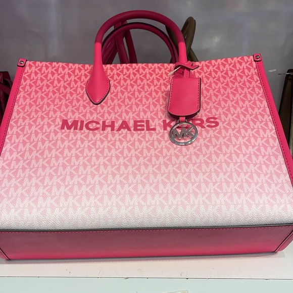 Michael Kors Mirella Medium Ombré Logo EW Tote Bag
Dragonfruit
NWT - Picture 8 of 14